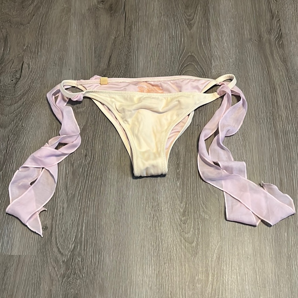 Victoria’s Secret bikini bottom. Size S/P